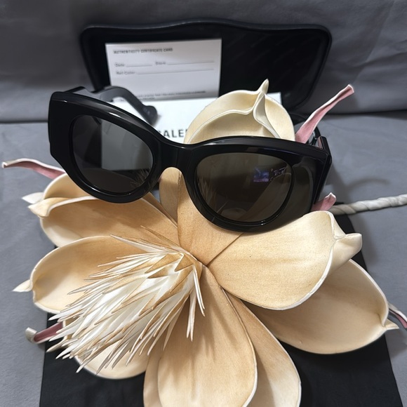 Brand new authentic Belenciaga never used - Picture 3 of 8